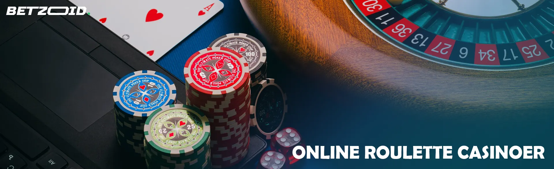 Roulette og kort ved siden af jetoner på en bærbar computer.
