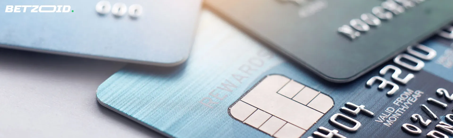 Vários cartões bancários.