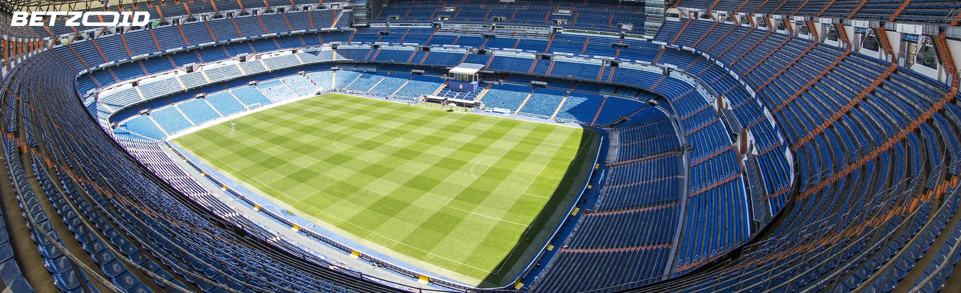 Estádio de futebol vazio.