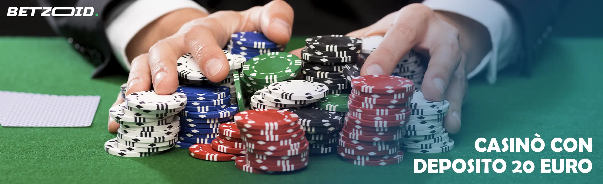 Il giocatore tiene in mano una pila di fiches.