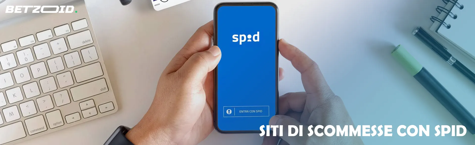 Smartphone con logo SPID in mano.