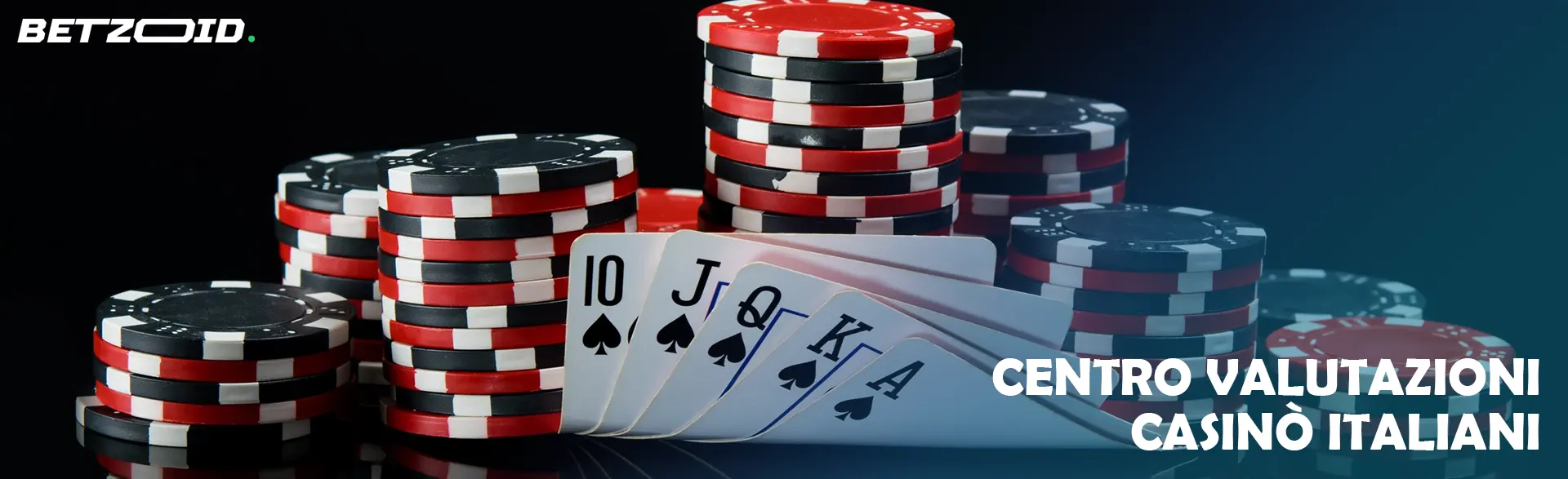 Pile di fiches accanto alle carte.