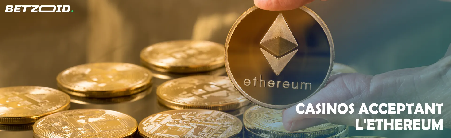 Pièce d’Ethereum entre des mains humaines.