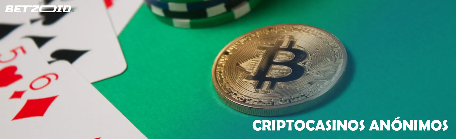 Un jugador sostiene cartas sobre un fondo de diversas monedas de criptomonedas.
